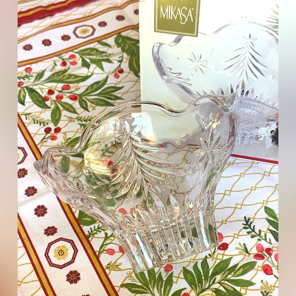 SALE! Mikasa Christmas Bowl - Picture 12 of 13